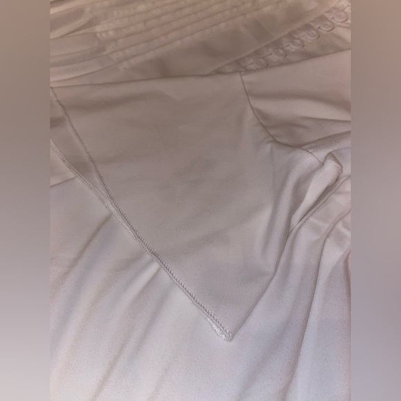 Ladies Pleated Pullover Blouse V-Neck in White in Size Small - Picture 5 of 6